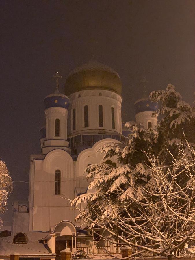 Арт Квартира В Центрі Міста Uschhorod Exterior foto